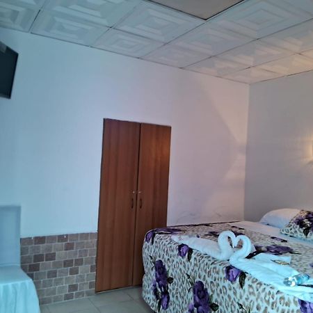 Hotel Kamelot Parque Central Quetzaltenango Exteriér fotografie
