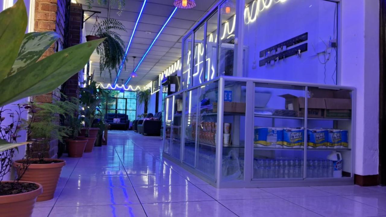 Hotel Kamelot Parque Central Quetzaltenango Exteriér fotografie