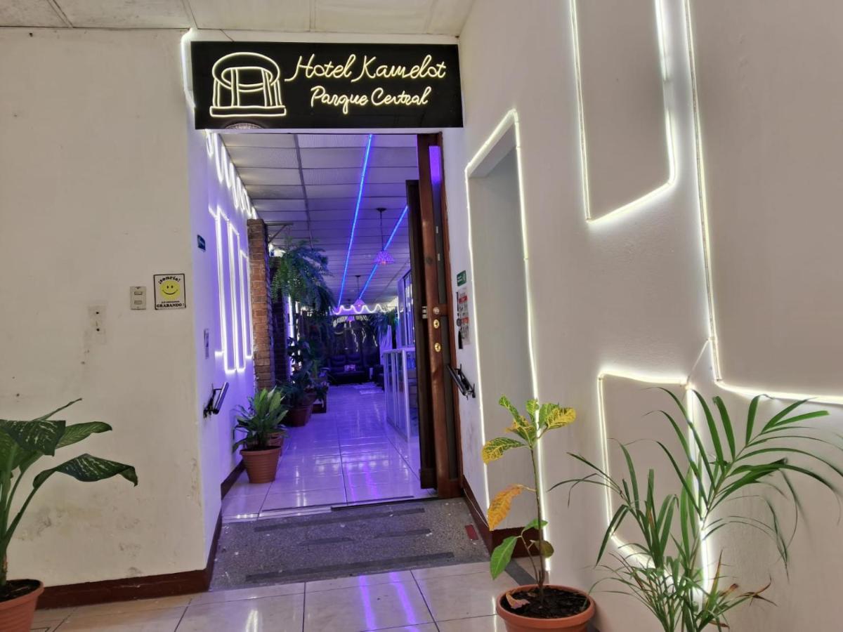 Hotel Kamelot Parque Central Quetzaltenango Exteriér fotografie