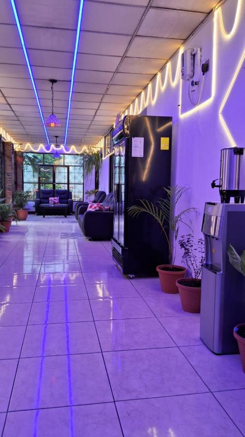 Hotel Kamelot Parque Central Quetzaltenango Exteriér fotografie
