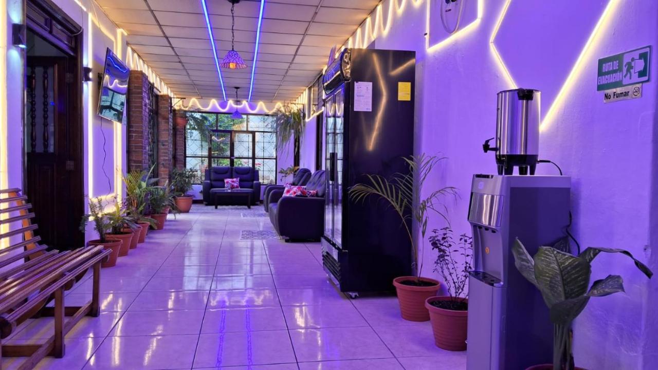 Hotel Kamelot Parque Central Quetzaltenango Exteriér fotografie