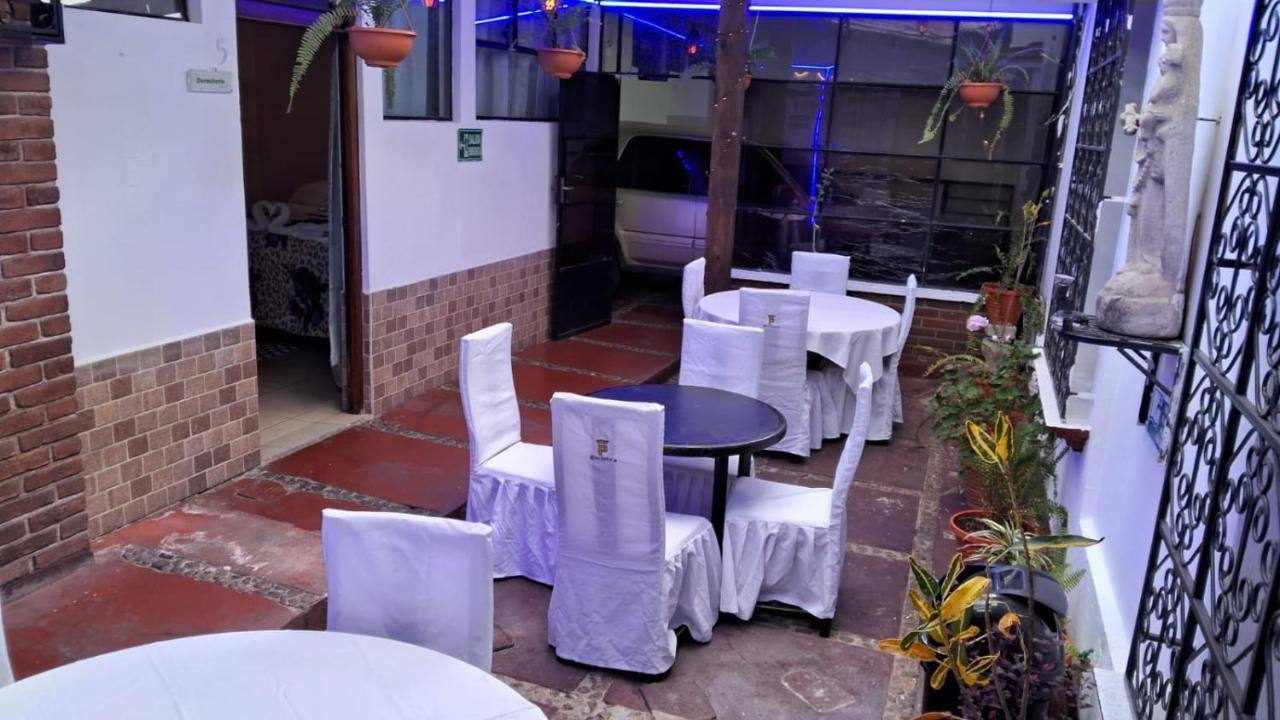 Hotel Kamelot Parque Central Quetzaltenango Exteriér fotografie