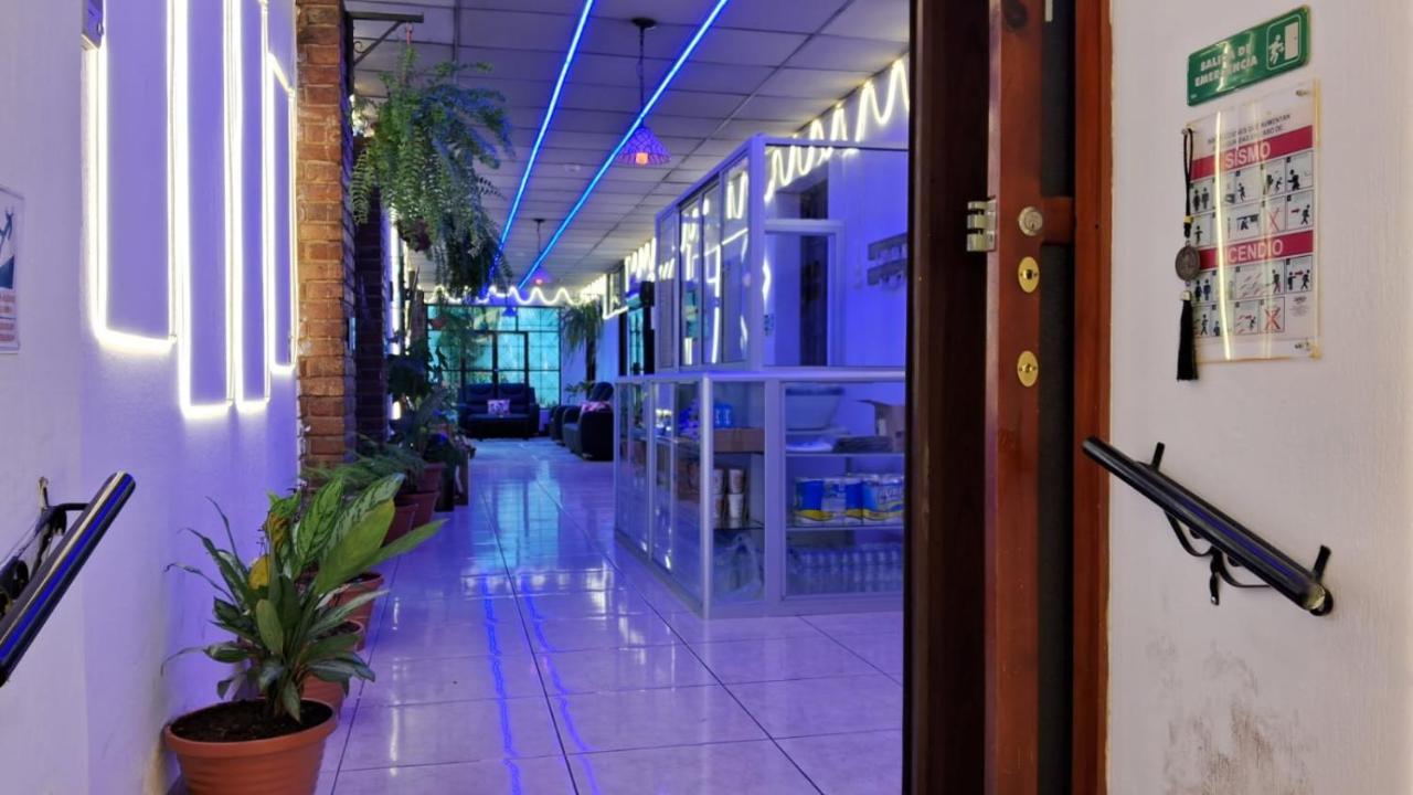 Hotel Kamelot Parque Central Quetzaltenango Exteriér fotografie