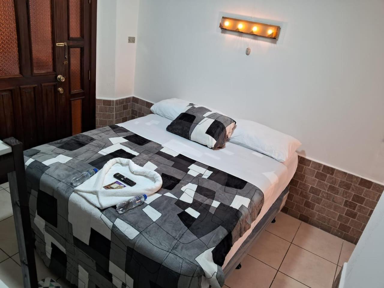 Hotel Kamelot Parque Central Quetzaltenango Exteriér fotografie