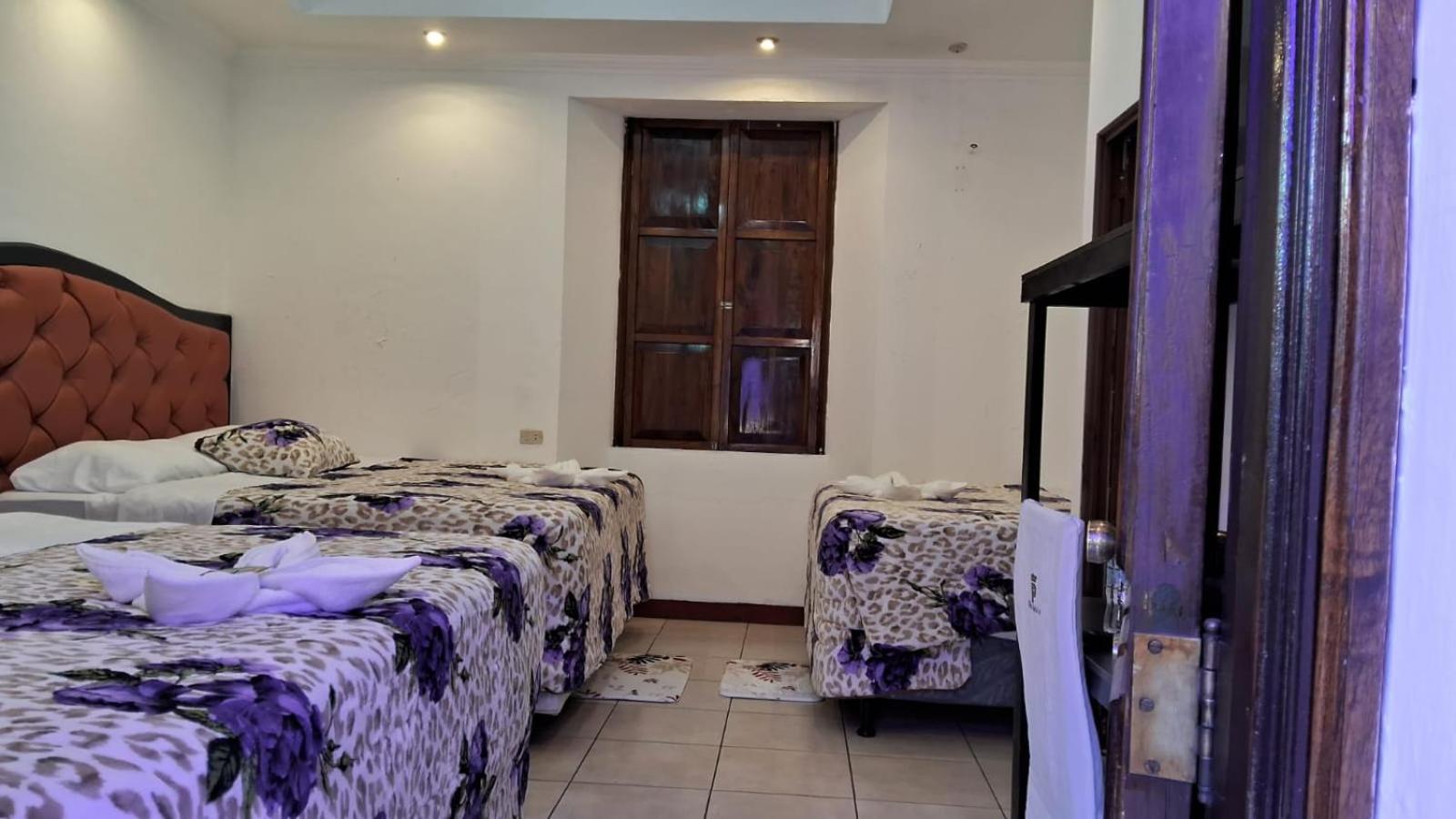 Hotel Kamelot Parque Central Quetzaltenango Exteriér fotografie