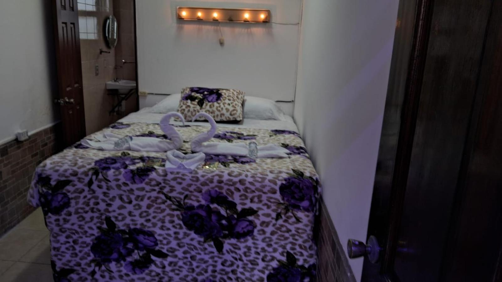 Hotel Kamelot Parque Central Quetzaltenango Exteriér fotografie