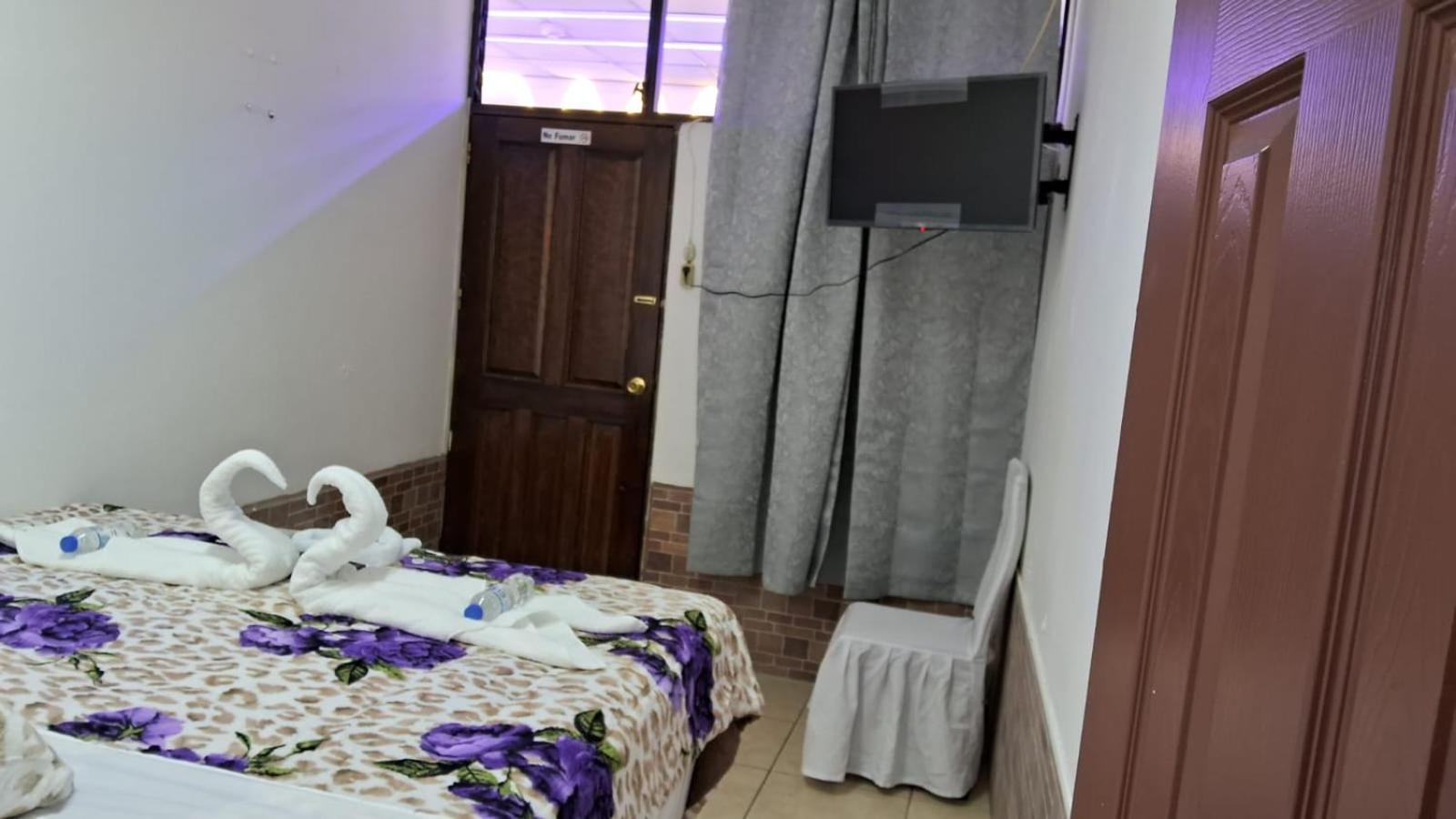 Hotel Kamelot Parque Central Quetzaltenango Exteriér fotografie
