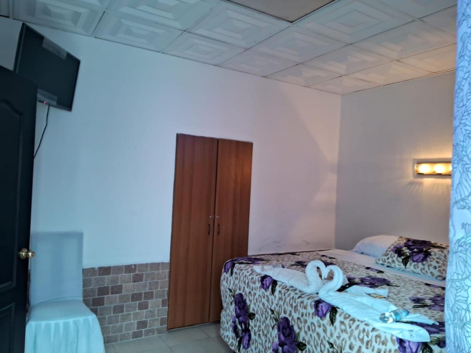 Hotel Kamelot Parque Central Quetzaltenango Exteriér fotografie